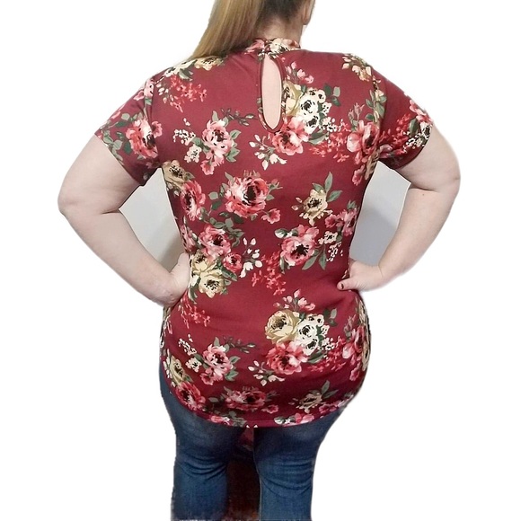 **1 LEFT**Red Floral Criss Cross Top 3X - Picture 5 of 7